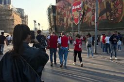 Justin Hubner pacaran di Emirates Stadium bareng Jennifer Coppen?
