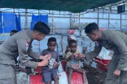Satgas Damai Cartenz lakukan pendekatan humanis kepada anak-anak di Puncak Jaya