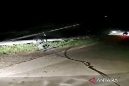 Gempa Pohuwato menyebabkan tiang Telkom di pesisir Gorontalo Utara roboh