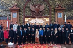Unsur Pimpinan DPRD Provisi Jambi Lengkap, Samsul Riduan Dilantik Jadi Wakil Ketua