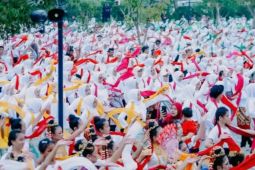 Ribuan penari di Karawang peringati Hari Tari Sedunia