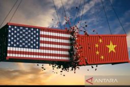 Trump cabut aturan "duty-free" bagi barang bernilai kecil asal China