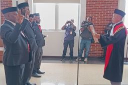 Tiga pimpinan DPRK Lanny Jaya definitif periode 2024-2029 dilantik