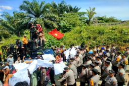 Massa geruduk perusahaan tambang, tuntut tanggung jawab kerusakan lingkungan