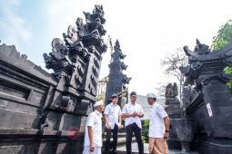 Nippon Paint lakukan peremajaan Pura Agung Kertajaya di Hari Raya Kuningan