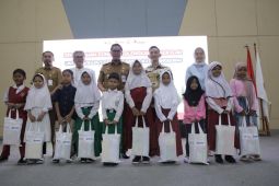 Yayasan Amway dan PMI salurkan bantuan perlengkapan sekolah ke 250 anak