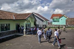 Pemerintah kaji program pembinaan siswa ke barak militer