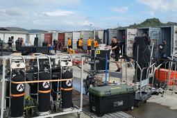 Bongkar muat logistik peserta GT World Challenge Asia 2025