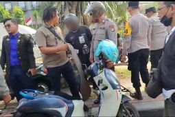 Viral diduga "debt collector" rampas kendaraan di Stasiun Whoosh Halim Jaktim
