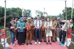 Bupati Sambas resmikan jembatan berkemajuan ke-57