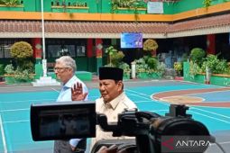 Presiden Prabowo dan Bill Gates sapa warga saat tinjau SDN Jati 03 Jaktim