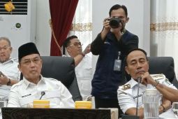 Gubernur Kalbar menyampaikan capaian kinerja 3 BUMD kepada Komisi II DPR