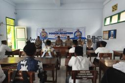 Polres Blitar edukasi santri keselamatan berlalu lintas