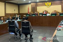 Staf Hasto mengaku pernah dititipkan tas berisi uang oleh Harun Masiku