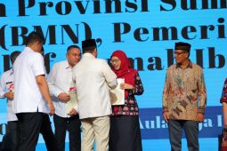 Menteri ATR-BPN serahkan langsung sertifikat tanah Sena kepada Rektor UINSU