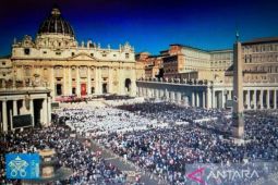 Hari pertama konklaf, asap hitam tandai belum ada Paus terpilih
