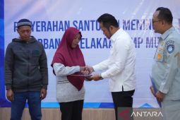 Dua ahli waris korban kecelakaan KMP Muchlisa  terima santunan