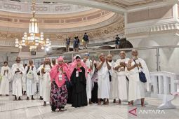 Bangladesh melarang seluruh aktivitas partai mantan PM Sheikh