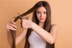 Malas ke salon? Berikut tips dan cara potong rambut sendiri