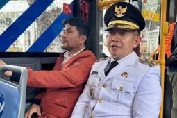 Fadjar Churniawan gunakan bus Transjakarta ikuti acara pelantikan jadi bupati