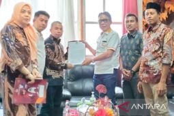 KPU Banggai serahkan SK penetapan bupati terpilih ke DPRD