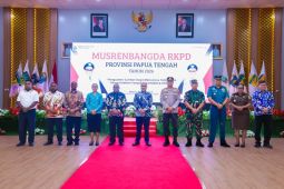Gubernur: Pemprov membangun Papua Tengah mulai dari yang paling mendasar