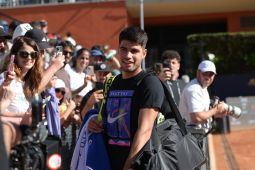 Carlos Alcaraz berharap tantang Jannik Sinner di final Roma