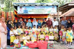 Bunda PAUD Madina serahkan alat bermain untuk PAUD Pelita Harapan Siswa