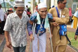 Didominasi Lansia, Kemenag imbau calon haji Tapsel jaga kesehatan dan ikuti arahan petugas