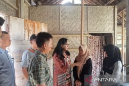 DPR kunjungi keluarga tidak mampu calon siswa Sekolah Rakyat di Bantul Yogyakarta
