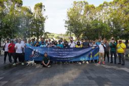 Menebar energi positif PLN jalan sehat sambil rawat lingkungan