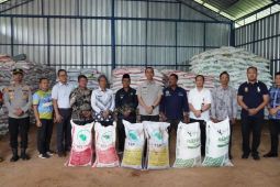 Bupati OKI salurkan bantuan BPBPKS ke petani sawit