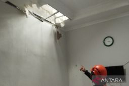 Puluhan rumah rusak akibat angin kencang