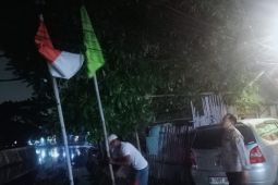Polisi turunkan atribut ormas yang terpasang di wilayah Cilincing Jakarta Utara