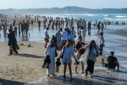 Wisatawan domestik padati pesisir selatan Lebak