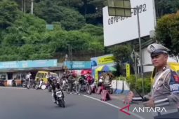 Polisi menerapkan rekayasa lalu lintas antisipasi macet Puncak-Cipanas