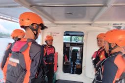 Tim SAR mencari dua korban kapal nelayan tenggelam di perairan Bintan