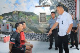 Sebanyak 24 narapidana terima remisi khusus Waisak 2025 di Jawa Timur