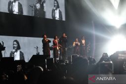 Penampilan lima musisi memukau penonton Surabaya di Tur SAMA SAMA