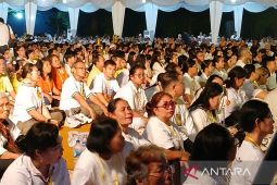 Ribuan umat Buddha ikuti detik-detik Waisak 2569 BE di Borobudur