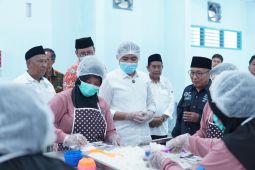 Bupati Jember apresiasi dua dapur MBG pertama yang dikelola swasta