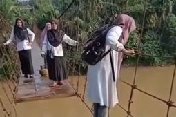 Pemkab Merangin sebut jembatan gantungdi Limbur dalam perbaikan