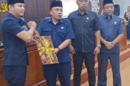 Bupati Trenggalek serahkan nota usulan Ranperda penataan PD ke DPRD