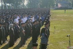 Pemkab Cianjur melantik ribuan CPNS dan PPPK di barak militer