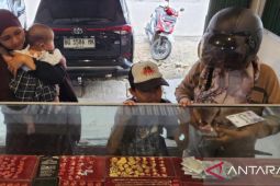 Harga emas perhiasan di Palembang kembali melambung melebihi Rp10 juta per suku