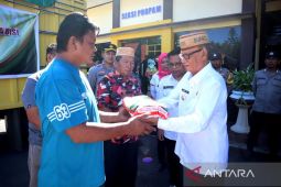 Bupati Bone Bolango serahkan bantuan benih jagung dari Kementan