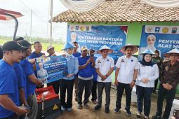 DPR RI beri bantuan alat pertanian ke kelompok tani di Kabupaten Lampung Selatan