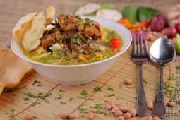 Kuliner rujak soto dan kue bagiak KIK asal Banyuwangi