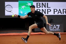 Jannik Sinner menang telak atas Ruud untuk capai semifinal Roma