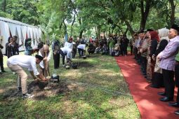 Pemkab Jombang resmikan program "1 pernikahan 1 pohon lestari"